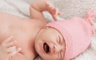 Чому немовля вигинає дугою спину, закидає голову, кричить і плаче?